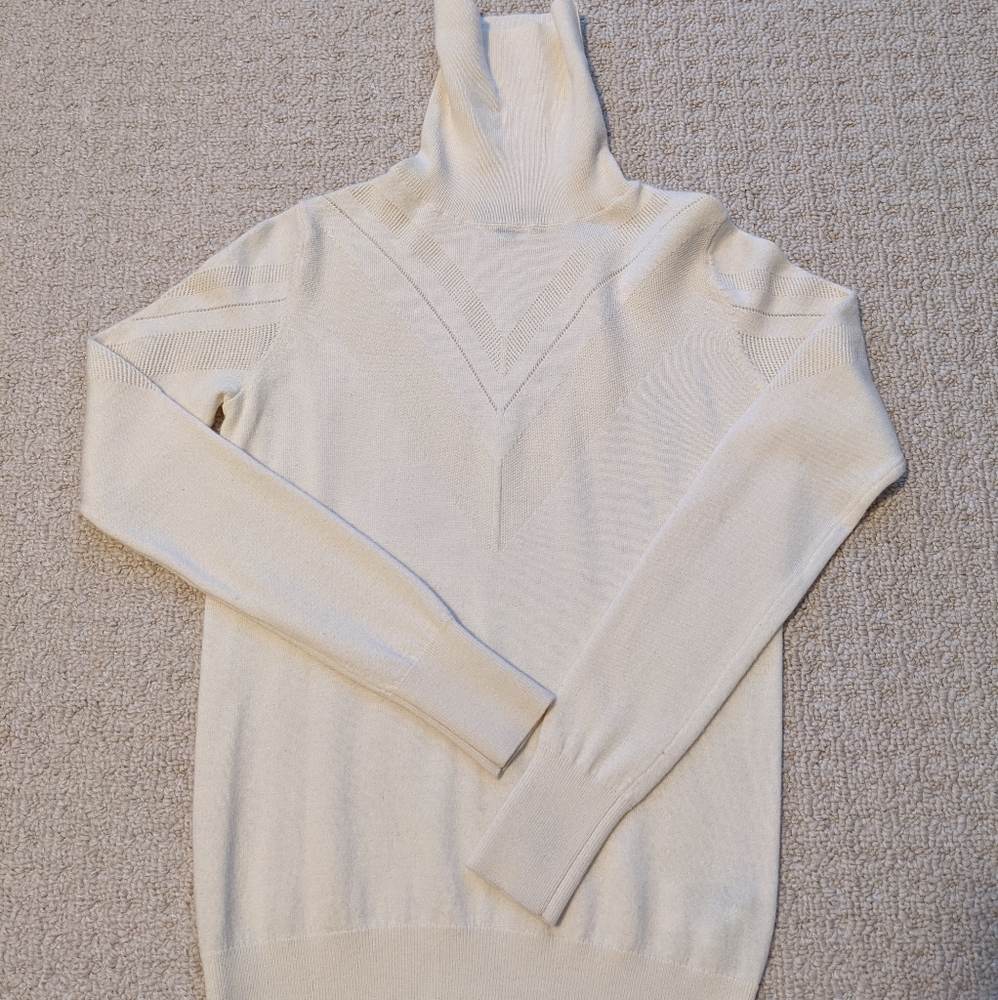 100% Merino Intricate knit turtleneck sweater